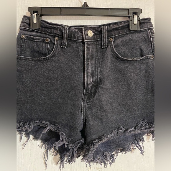Abercrombie & Fitch 90s Relaxed Cut Off High Rise Black Denim Shorts Size 27 - Picture 7 of 14